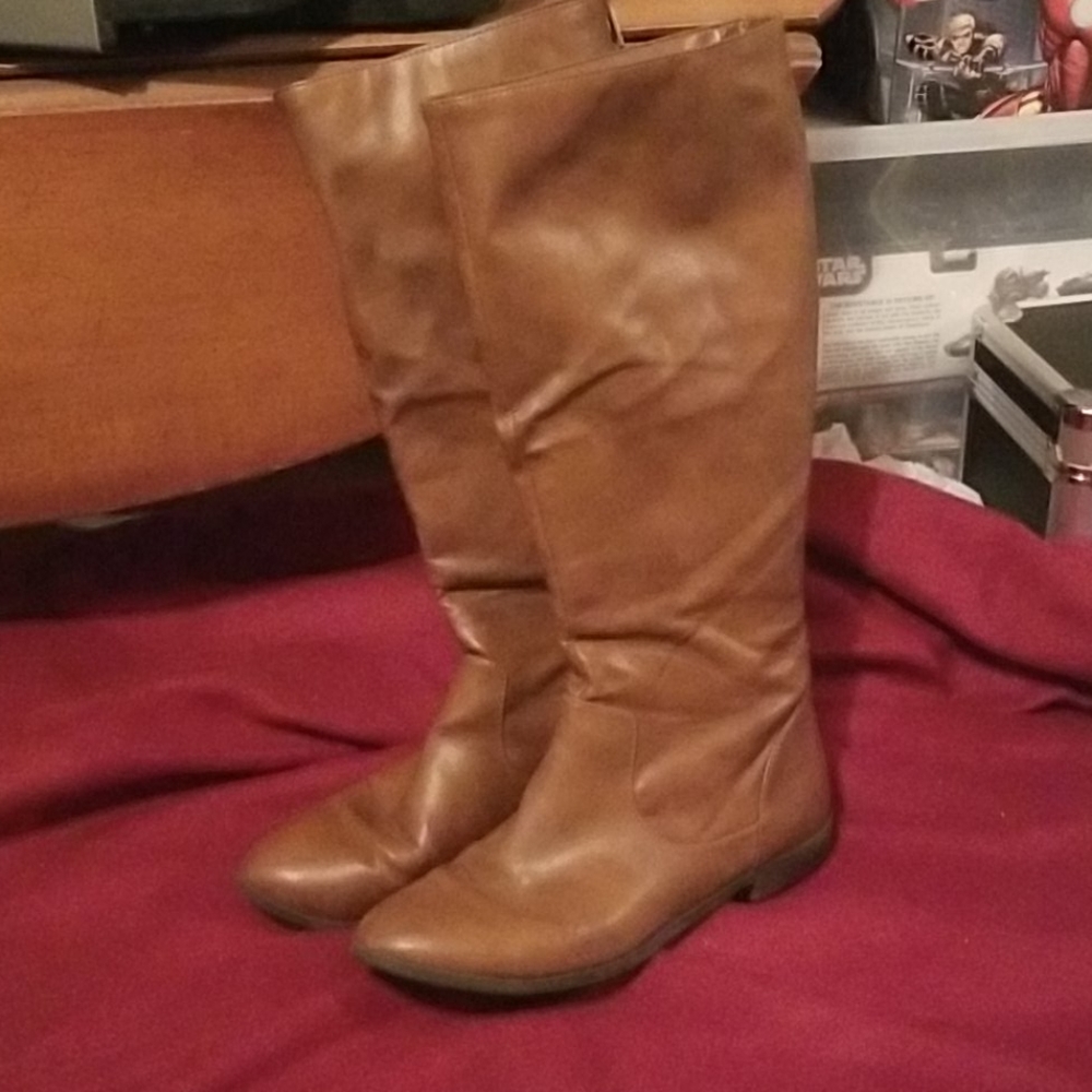 Brown women's fashion boots
